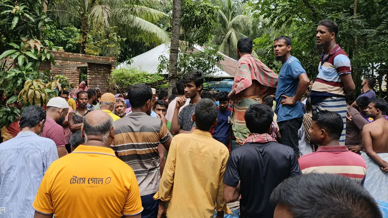 তিনজনের মরদেহ উদ্ধার, প্রত্যেকের শরীরে হাতুড়ি ও রডের আঘাতের চিহ্ন