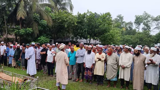 একই পরিবারের তিনজনের দাফন সম্পন্ন, অজ্ঞাতদের বিরুদ্ধে মামলা