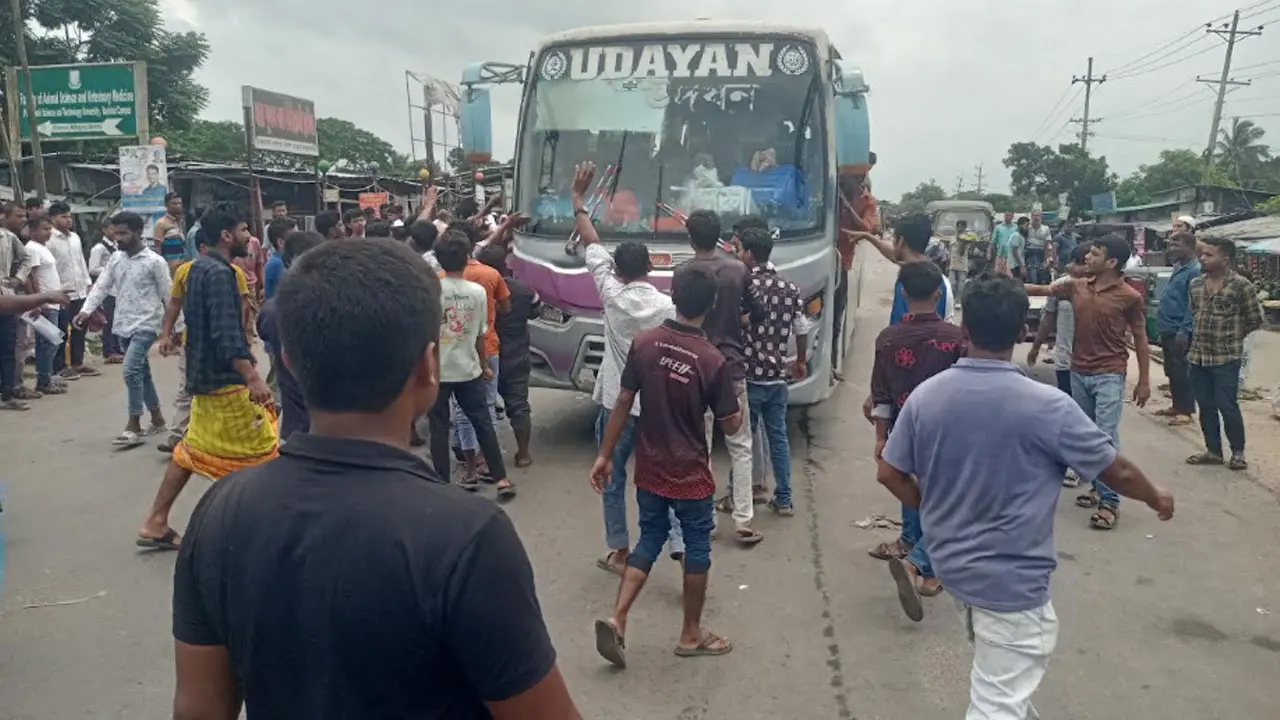 বরিশালে অভ্যন্তরীণ রুটে লোকাল বাস চলাচল বন্ধ