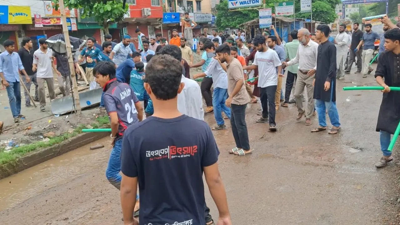 ববি ক্যাম্পাসে বহিরাগত ইস্যুতে ছাত্রদল-শিবিরের সংঘর্ষ