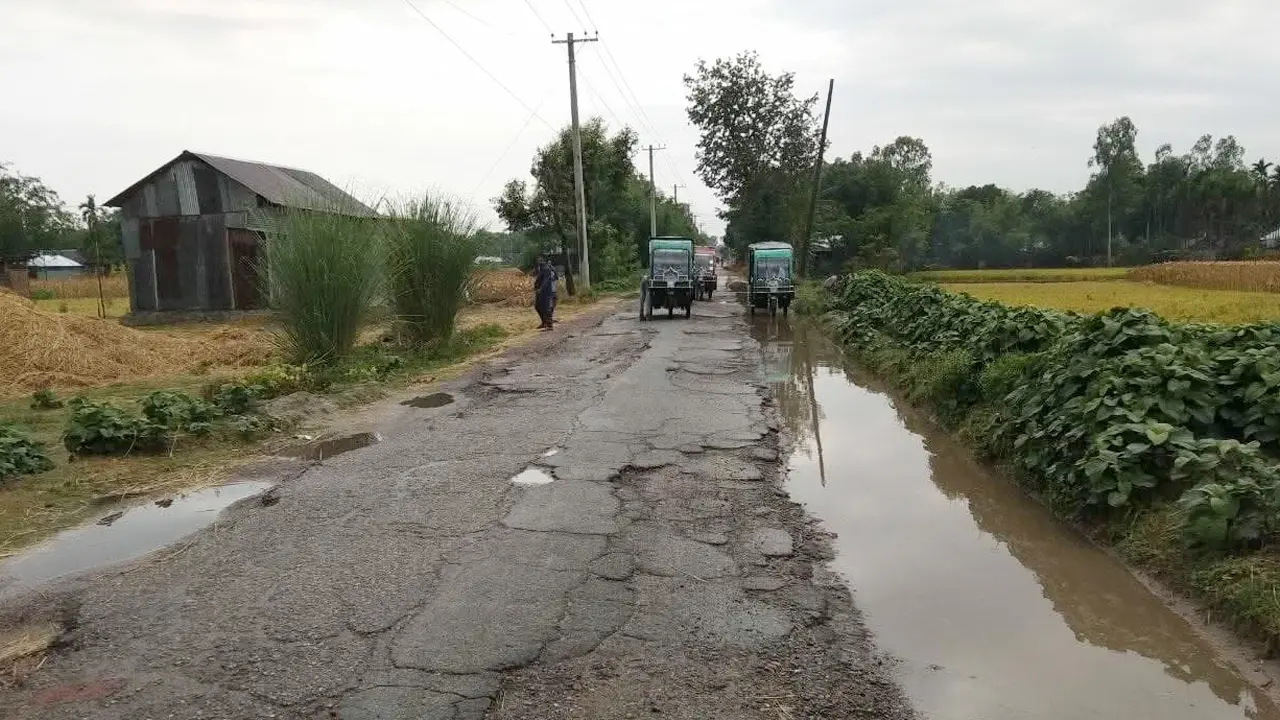 সামান্য কাজ করেই উধাও ঠিকাদার, নতুন ঠিকাদারও শুরু করেনি কাজ
