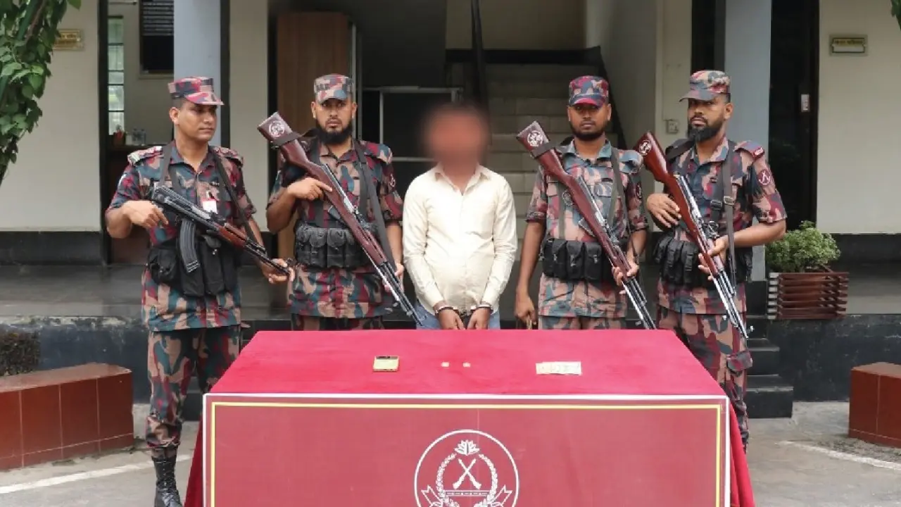 যশোরে ৪৪ লাখ টাকার সোনার বারসহ আটক ১