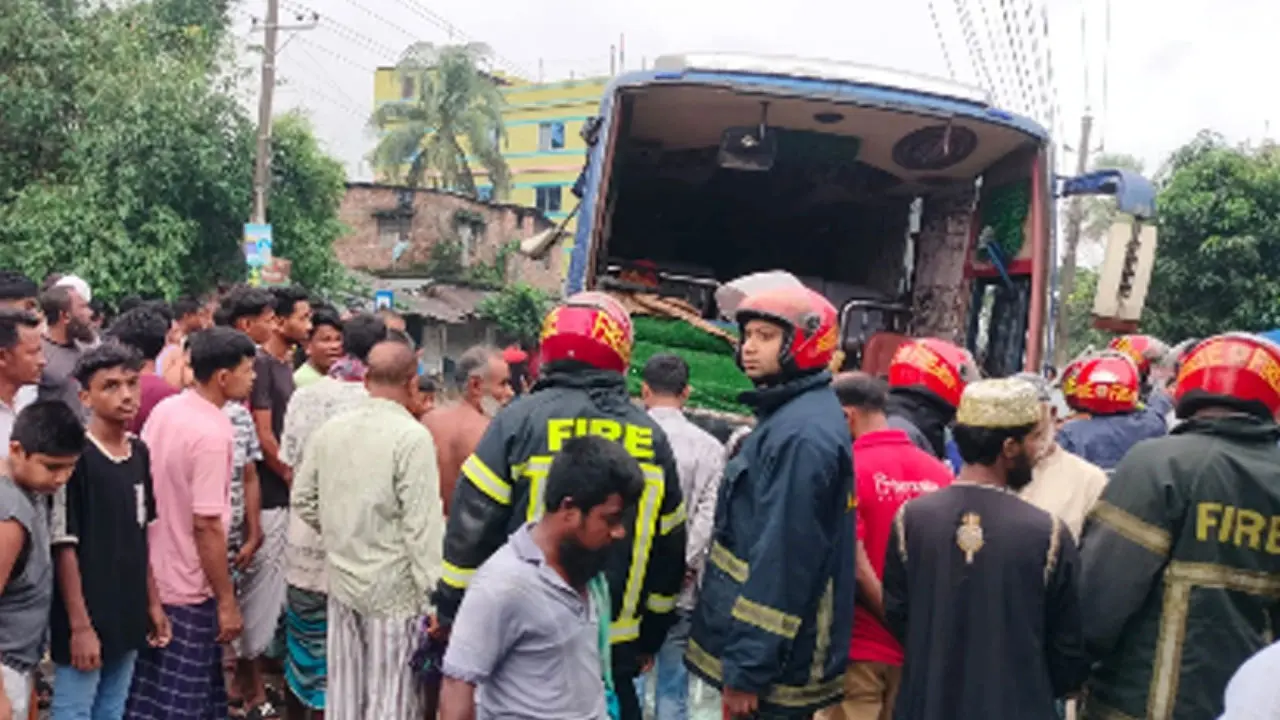 বগুড়ায় বাসচাপায় নিহত ৬