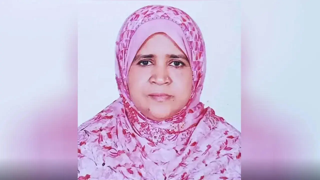বগুড়ায় বিদ্যালয় প্রাঙ্গণে জানাজা হলো ছিনতাইকারীর টানে নিহত শিক্ষিকার