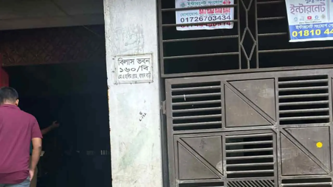ভাষানটেকে বাড়ি ঘিরে রেখেছে পুলিশ