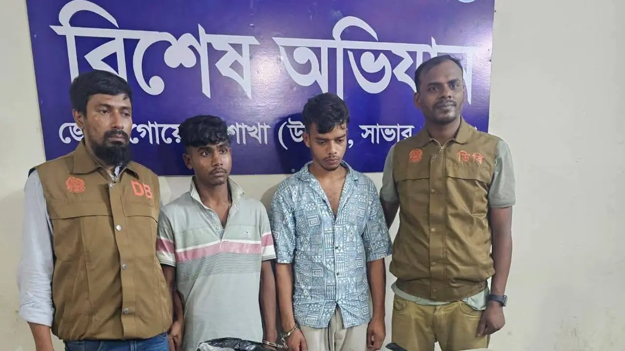সাভারে বিদেশি পিস্তল-গুলিসহ ২ মাদক কারবারি আটক