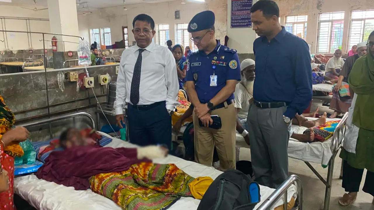 বরিশালে বোমা সদৃশ বস্তু বিস্ফোরণ, দগ্ধ ৩ জনকে পাঠানো হলো ঢাকায়