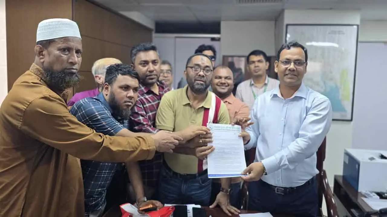 স্লিপার বাস নিয়ে মালিকদের সঙ্গে বসবে বিআরটিএ : চেয়ারম্যান