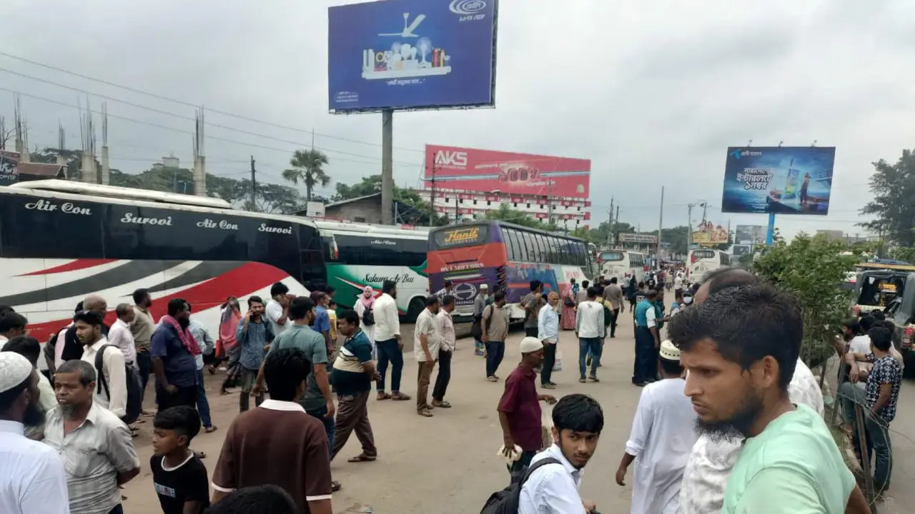 বরিশালে তিন ঘণ্টা পর বাস চলাচল স্বাভাবিক