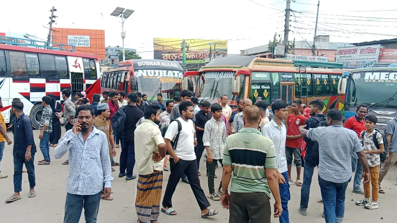 বরিশাল থেকে বাসসহ সব ধরনের যান চলাচল বন্ধ
