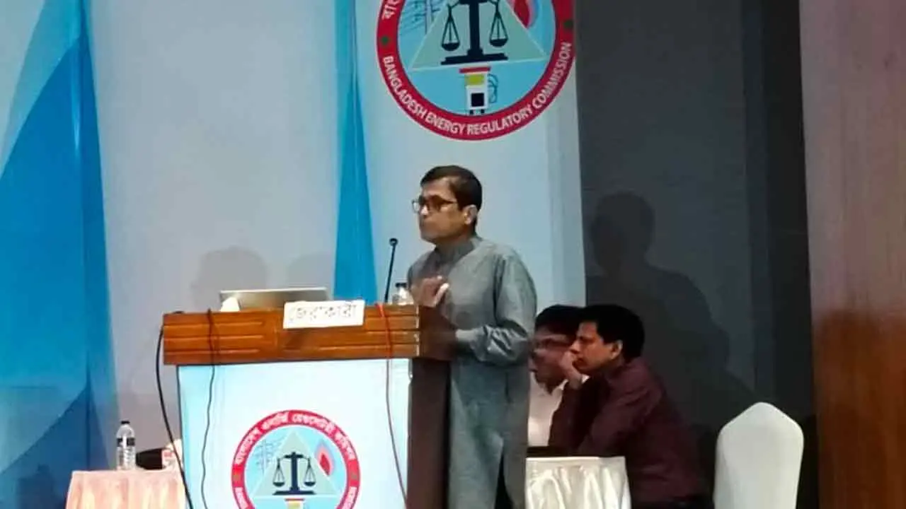 বিদ্যুৎ বিতরণ কোম্পানিগুলো বেসরকারি খাতে দিলে ভোক্তার খরচ আরও বাড়বে