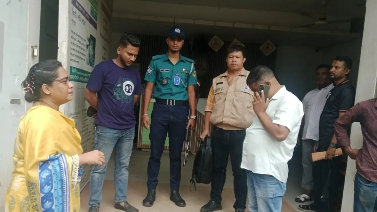 চট্টগ্রাম বিআরটিএ কার্যালয়ে দালাল বিরোধী অভিযান, ২ জনের কারাদণ্ড