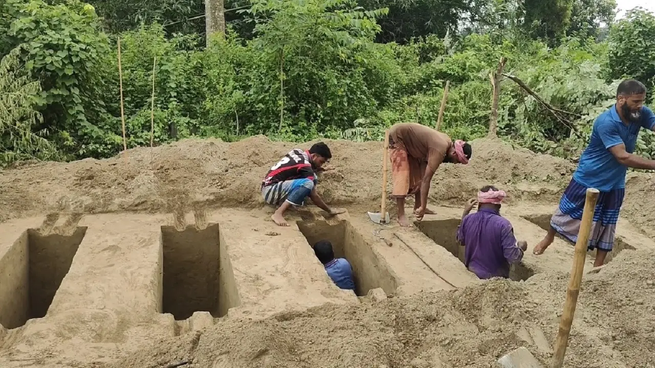 জানাজা শেষে পাশাপাশি কবরে শায়িত হলো পাঁচ শিশু