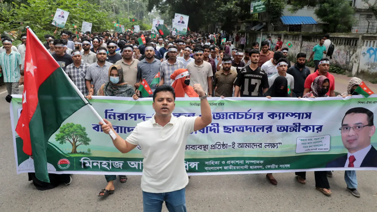 ঢাবিতে ছাত্রদলের নিরাপদ ও পরিচ্ছন্ন ক্যাম্পাসের অঙ্গীকারে শোভাযাত্রা