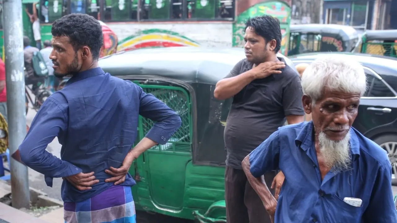 গ্যাস সংকটে বিপর্যস্ত সিএনজি চালকরা, কমেনি মালিকদের জমা