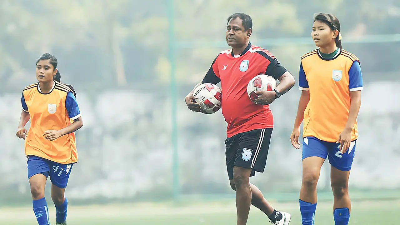 দেশের নারী ফুটবলের আরেক ঐতিহাসিক মিশনে ছোটন