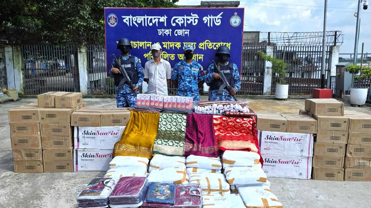 রাজধানীতে সোয়া কোটি টাকার ভারতীয় শাড়ি-প্রসাধনী জব্দ