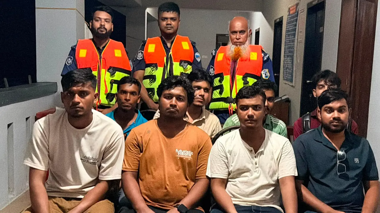 সুন্দরবনে নৌকাডুবির শঙ্কা, ৯৯৯-এ ফোনে মাঝিসহ ৯ পর্যটক উদ্ধার