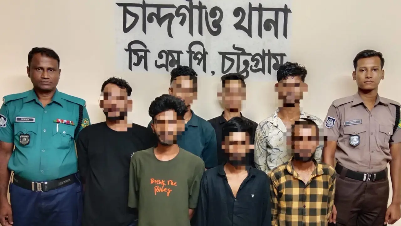 চট্টগ্রামে শীর্ষ সন্ত্রাসী বুইশ্যার ৭ সহযোগী অস্ত্রসহ গ্রেপ্তার