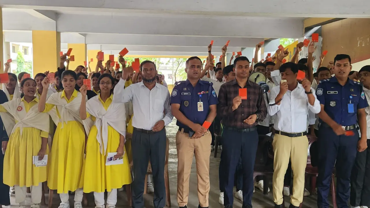 মাদক ও মোবাইল আসক্তিকে শিক্ষার্থীদের ‘লালকার্ড’