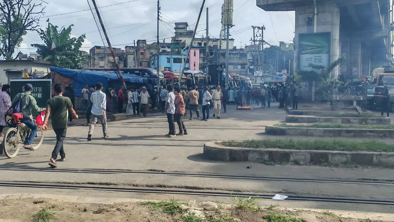 চট্টগ্রামে পরিবহন শ্রমিকদের দুই পক্ষের সংঘর্ষ