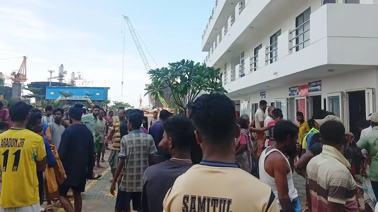 সীতাকুণ্ডে শিপইয়ার্ডে বিষাক্ত গ্যাসে মৃতের সংখ্যা বেড়ে ৬
