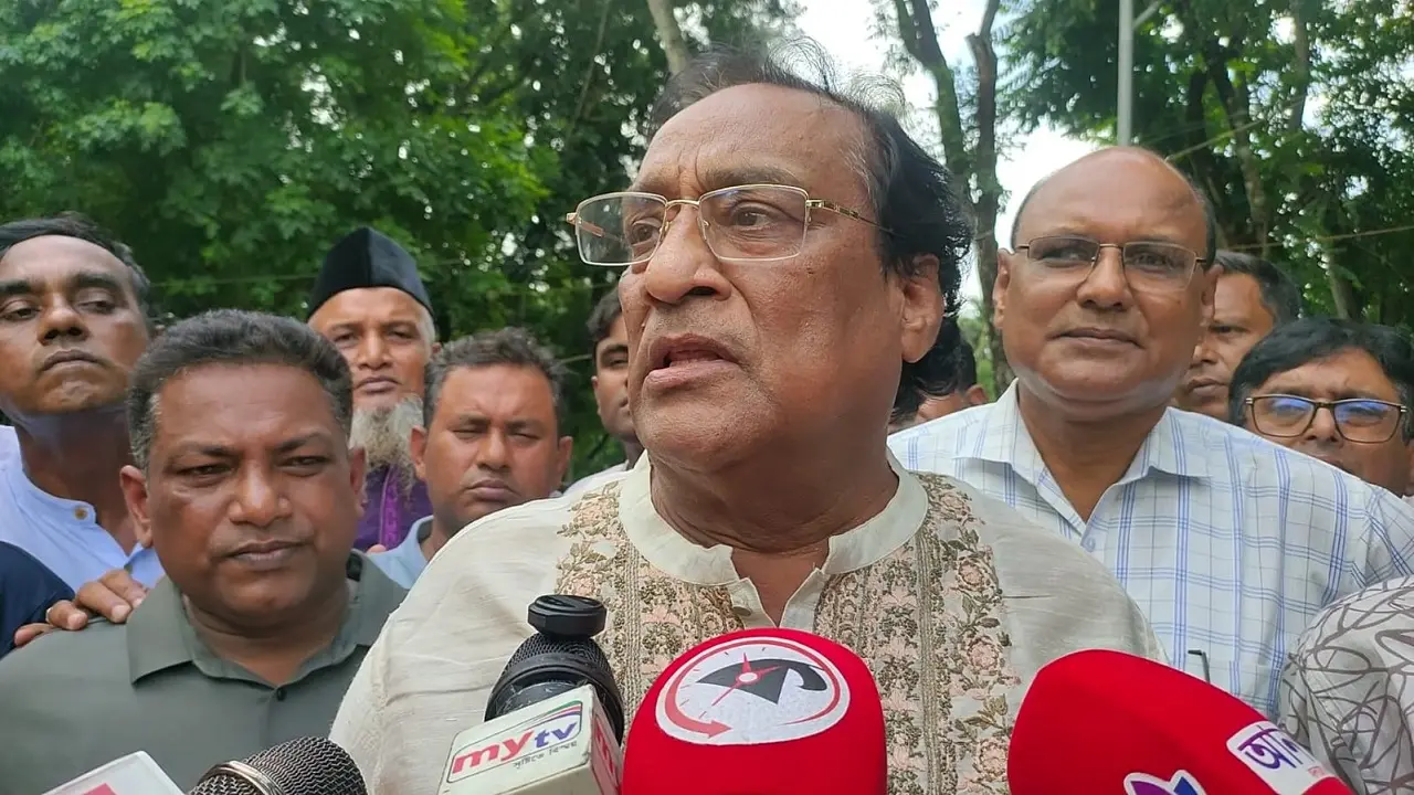 পদ্মা ব্যারেজের পাশাপাশি দ্বিতীয় পদ্মা সেতুও প্রয়োজন