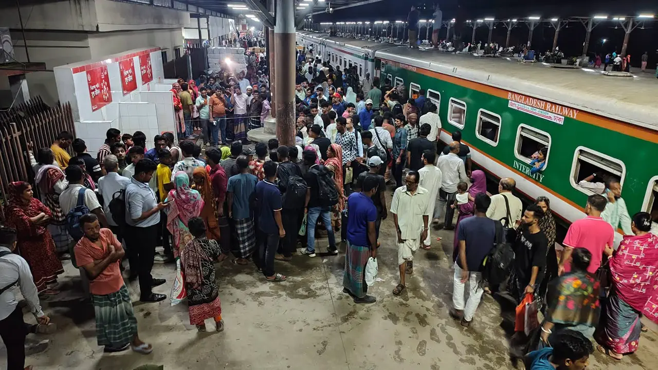 কুমিল্লায় ট্রেনে কাটা পড়ে দাদি-নাতনির মৃত্যু