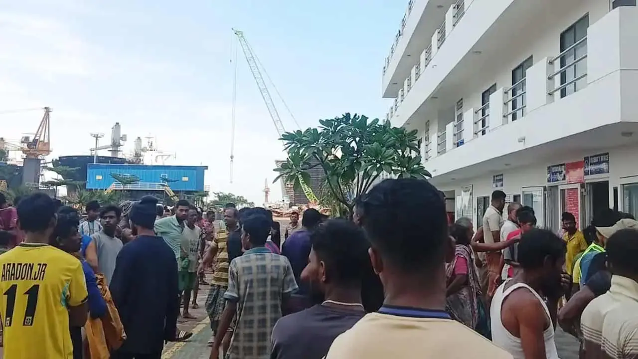 সীতাকুণ্ডে শিপইয়ার্ডে বিষাক্ত গ্যাসে মৃতের সংখ্যা বেড়ে ৯