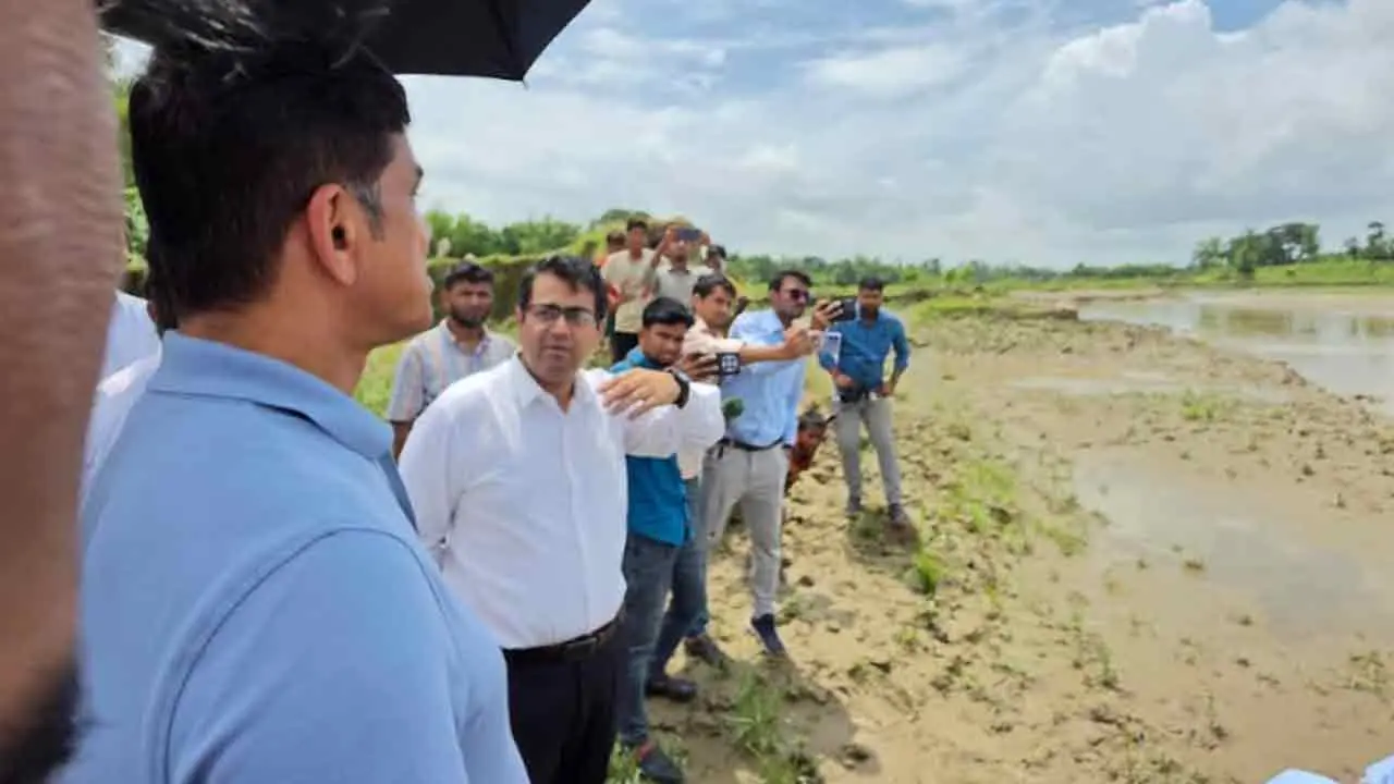 খোয়াই নদীর ক্ষতিগ্রস্ত বাঁধ দ্রুত মেরামতের নির্দেশ প্রতিমন্ত্রী ফরহাদের