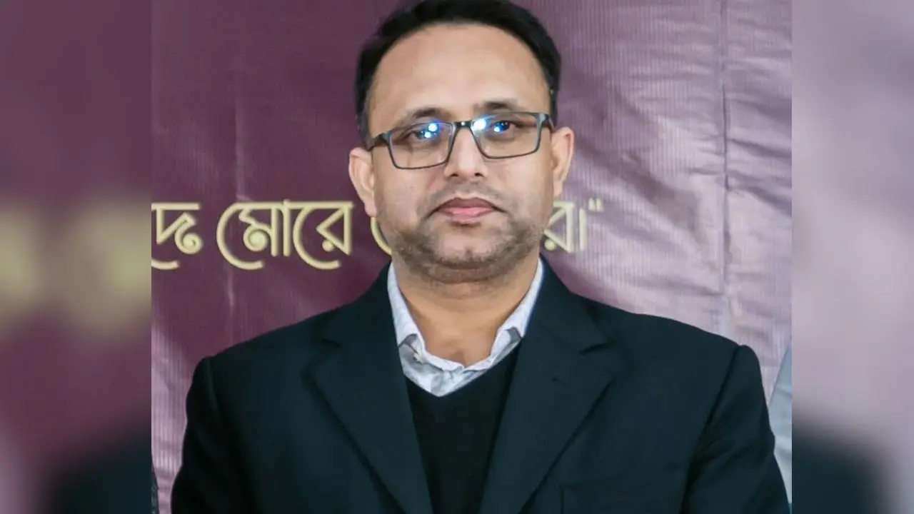 ঢাকা সেন্ট্রাল ইউনিভার্সিটির ট্রেজারারকে নিয়ে ‘ভুয়া’ ফটোকার্ড