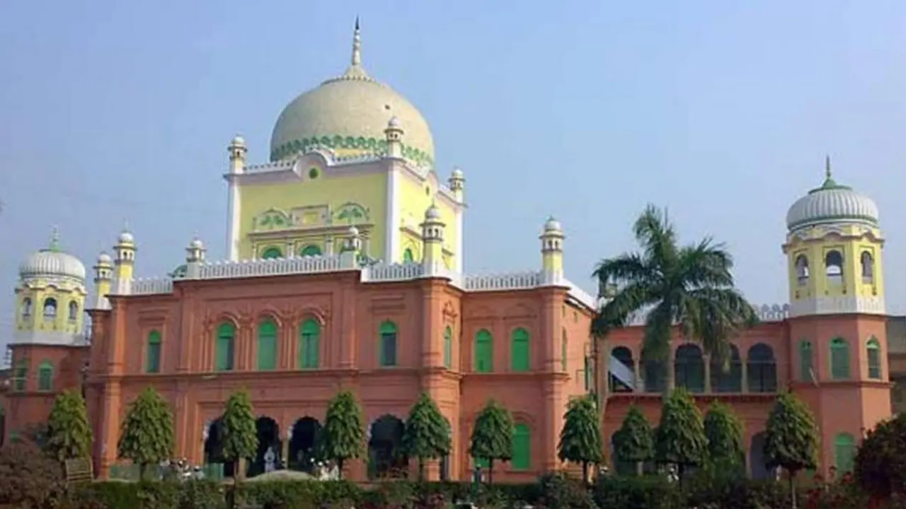 ভারতের ঐতিহাসিক দেওবন্দ মাদরাসার নিচে শিবলিঙ্গ থাকার দাবি