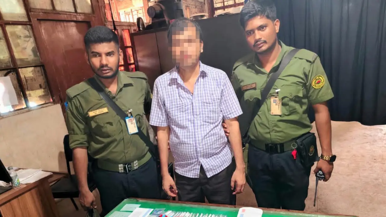 ঢামেকে দালাল আটক, ৫০ ব্লাড টিউবসহ চিকিৎসা সামগ্রী উদ্ধার