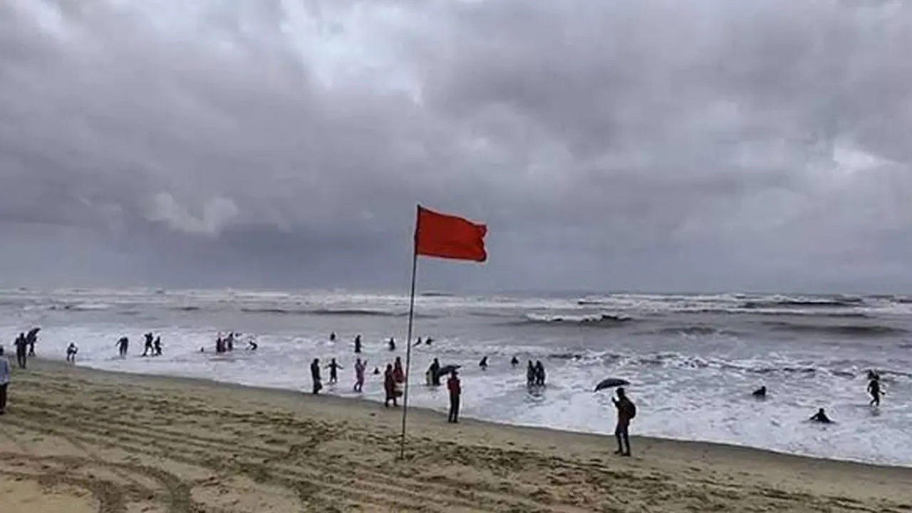 উপকূলে ঝোড়ো হাওয়ার শঙ্কা : সমুদ্রবন্দরে ৩ ও নদীবন্দরে ১ নম্বর সংকেত