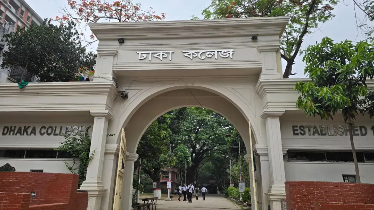 হলে সিট বরাদ্দে অনিয়মের অভিযোগে ঢাকা কলেজে বিক্ষোভের ডাক