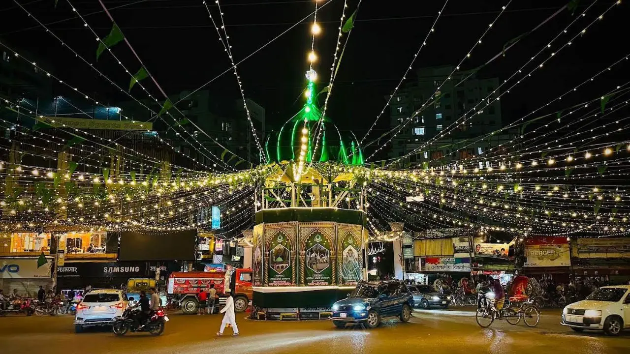 জশনে জুলুসে বর্ণিল সাজে চট্টগ্রাম, তোরণ-আলোকসজ্জায় উৎসবের আমেজ