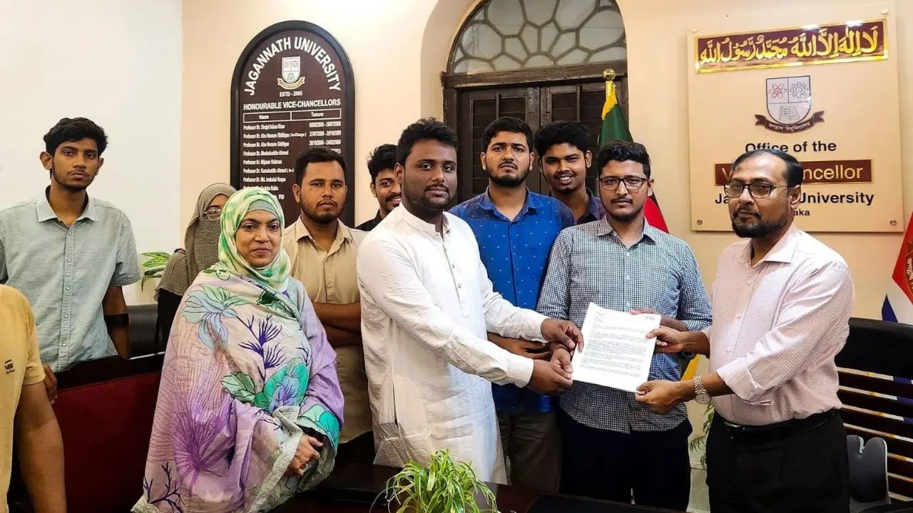 প্রক্টরের অপসারণসহ ৯ দাবিতে উপাচার্য বরাবর জকসুর স্মারকলিপি