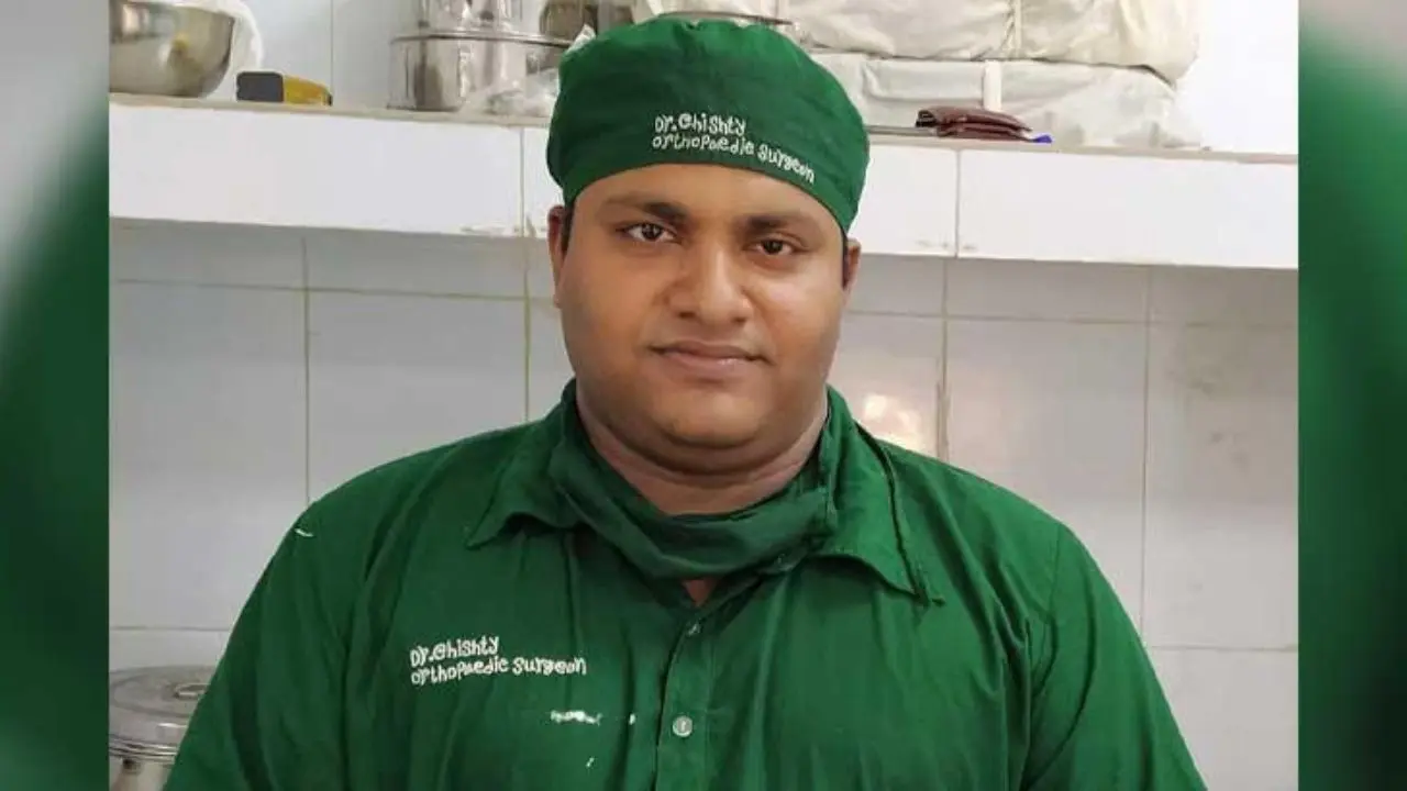 অফিস টাইমে প্রাইভেট ক্লিনিকে রোগী দেখছিলেন সরকারি চিকিৎসক