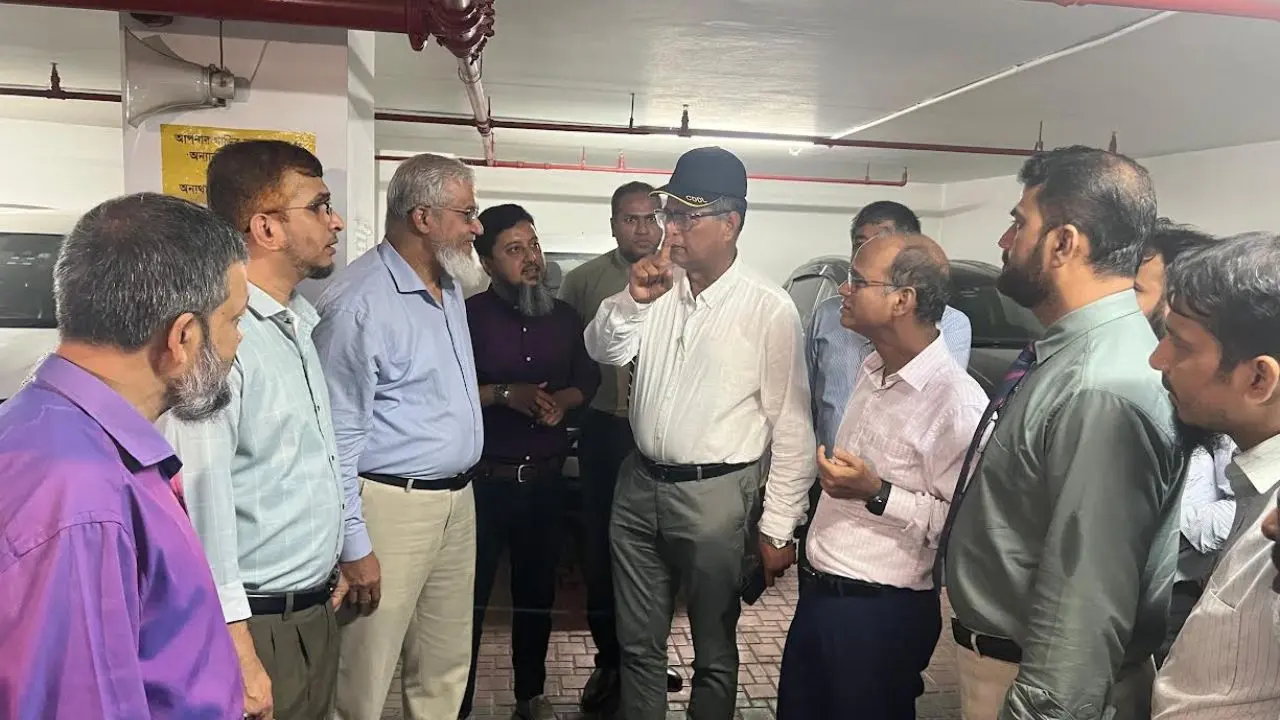 হাসপাতাল-স্কুলে পার্কিং ও নকশা লঙ্ঘন, এক মাসের আল্টিমেটাম চউকের
