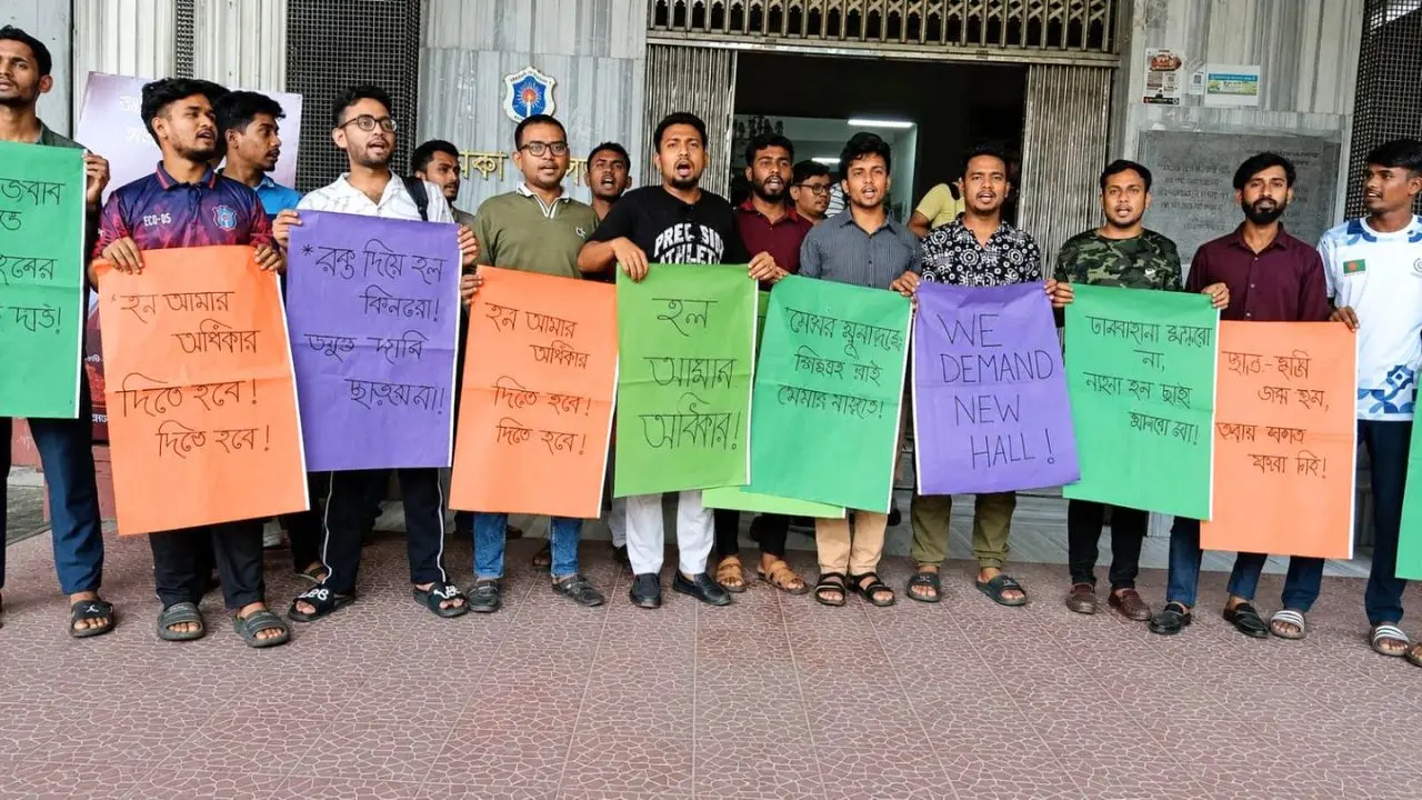 আবাসন সংকট নিরসনে নতুন হল নির্মাণের দাবি ঢাকা কলেজ শিক্ষার্থীদের