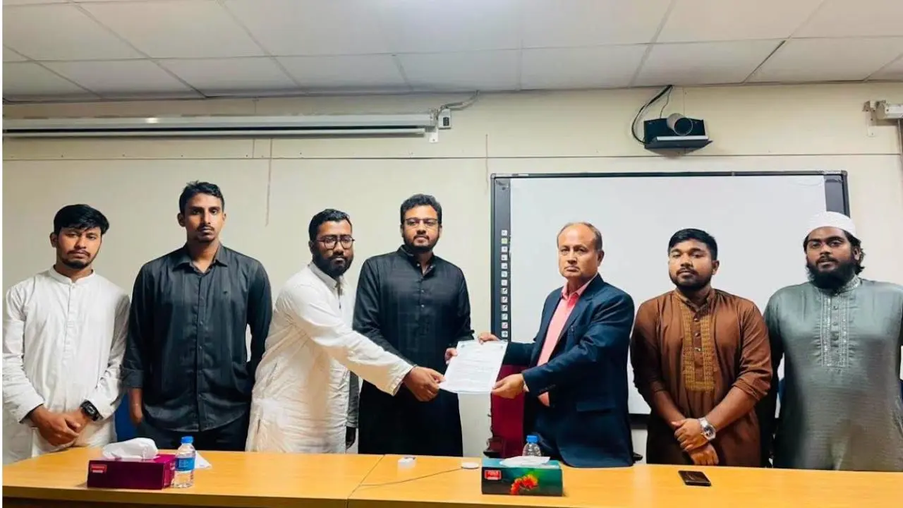 ডাকসুর তফসিল ঘোষণার দাবিতে ঢাবি উপাচার্যের কাছে শিবিরের স্মারকলিপি
