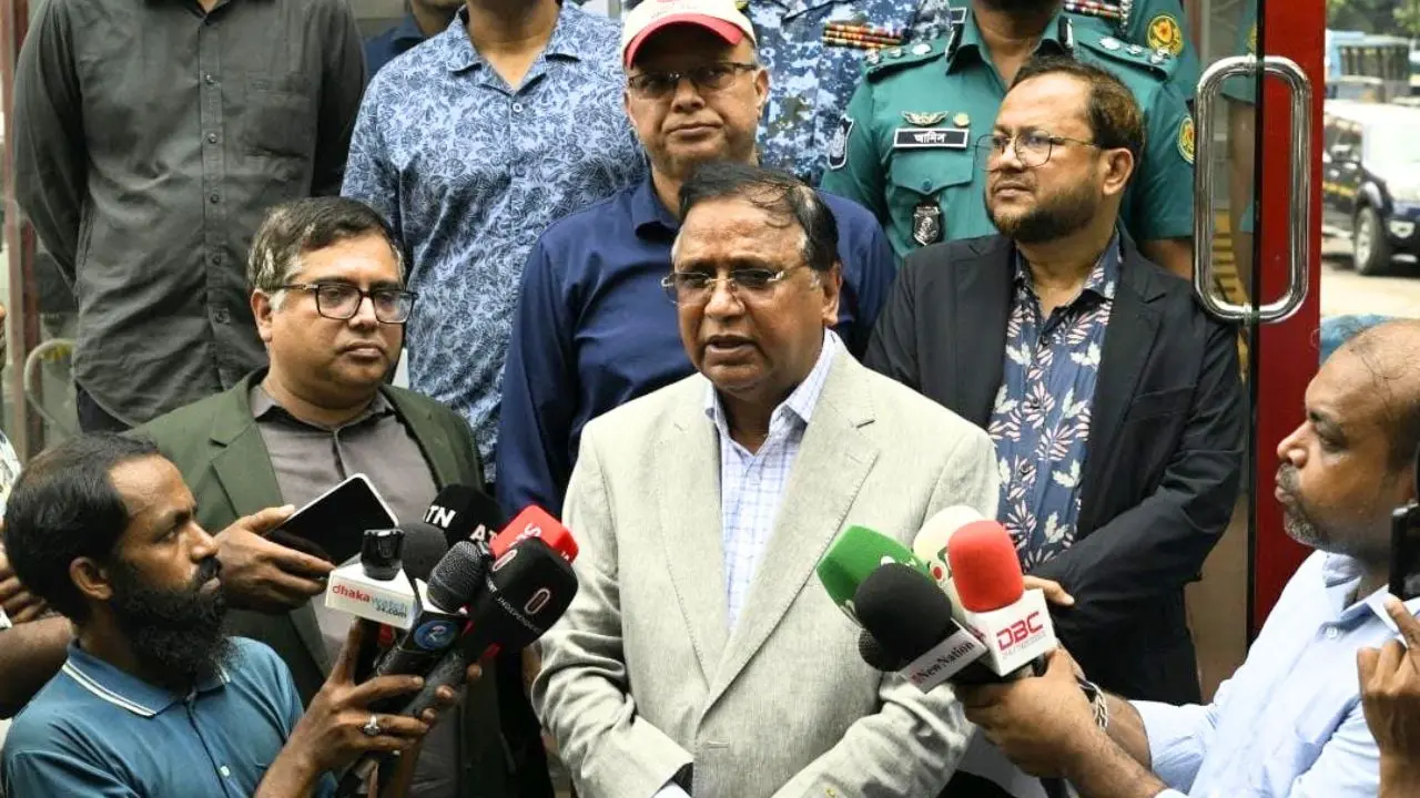 শাহবাগে চালু হলো আধুনিক স্বয়ংক্রিয় ট্রাফিক সিগন্যাল ব্যবস্থা