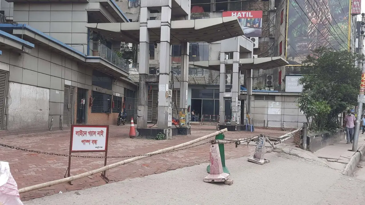 রাজধানীর কোনো সিএনজি ফিলিং স্টেশনে নেই গ্যাস