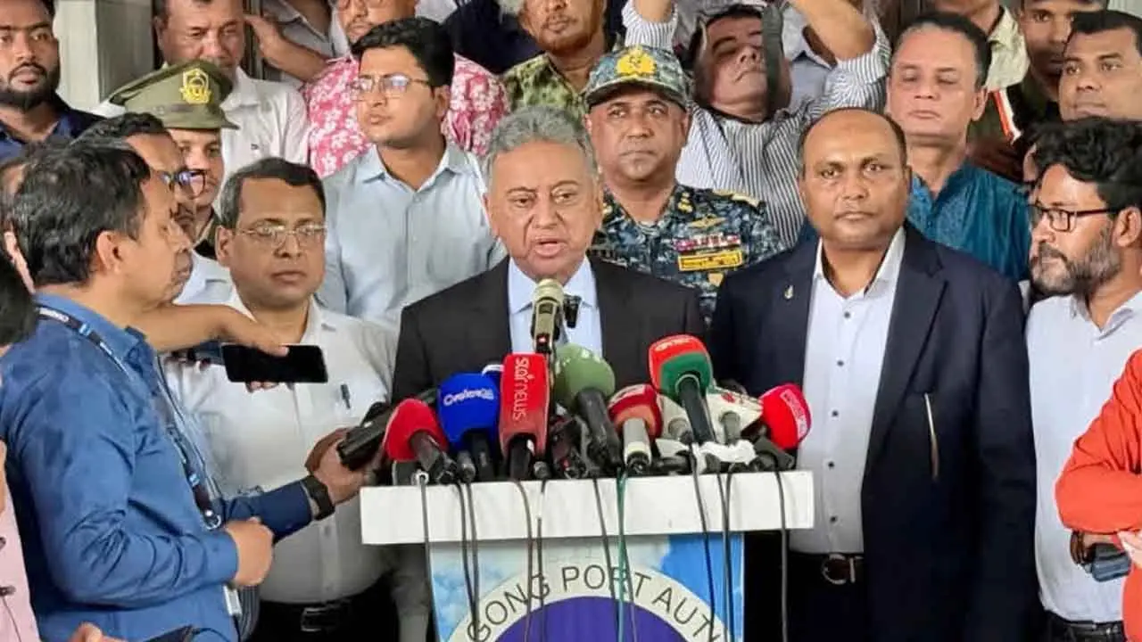 দেশি-বিদেশি যারাই চালাক, দেশের স্বার্থ নিশ্চিত করতে হবে