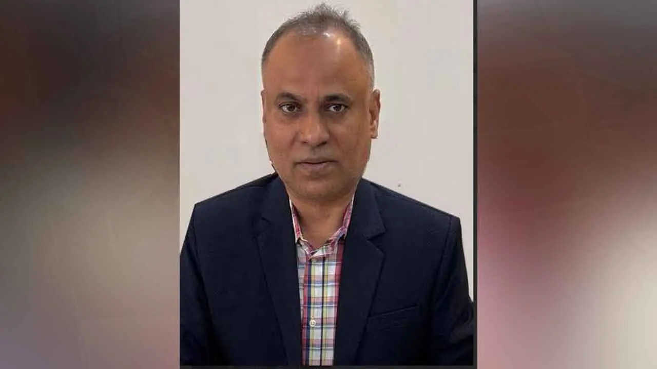 শেরপুরে নারীসহ পাসপোর্ট অফিসের সহকারী পরিচালক আটক