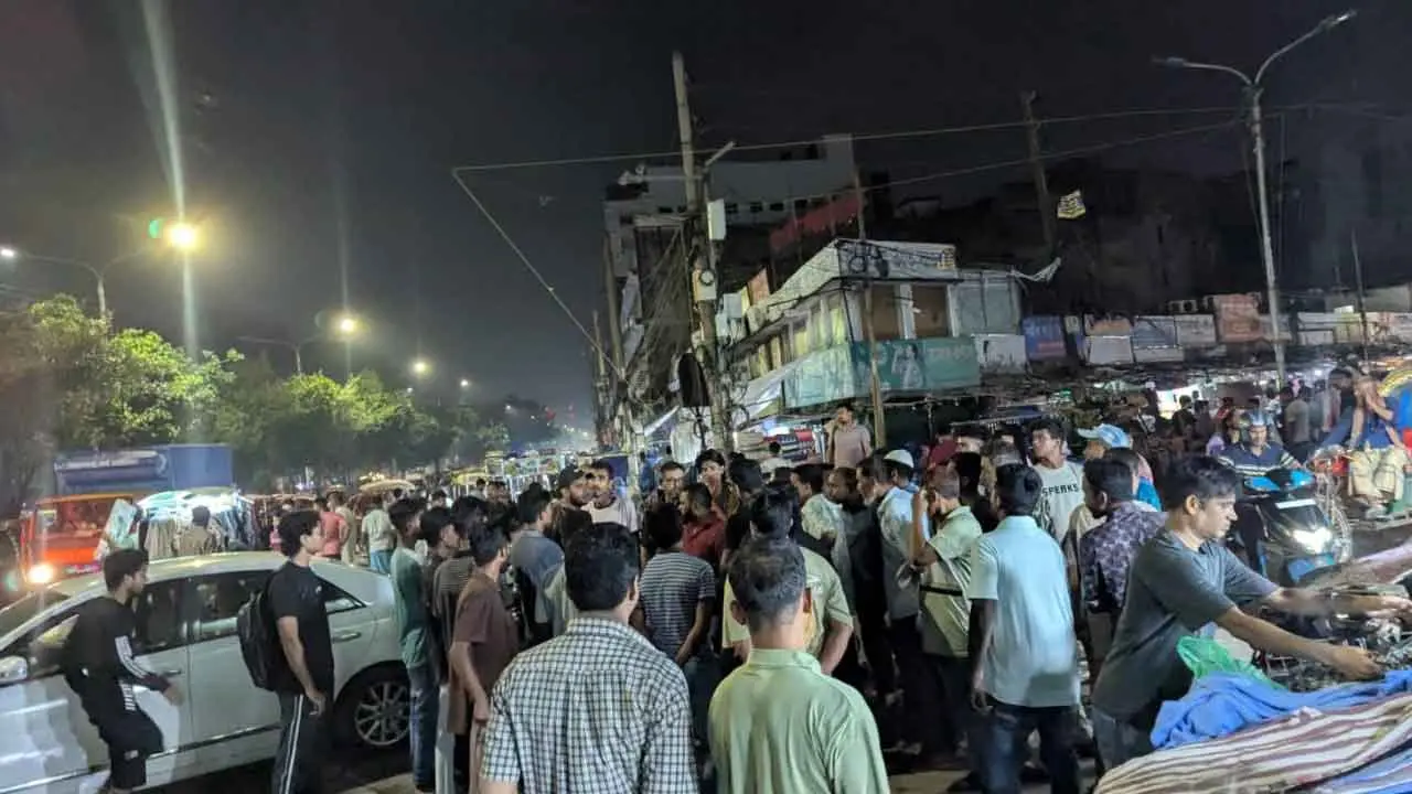 নিউমার্কেটে ছাত্রদলের ওপর যুবদলের হামলা, হাসপাতালে ভর্তি ৩