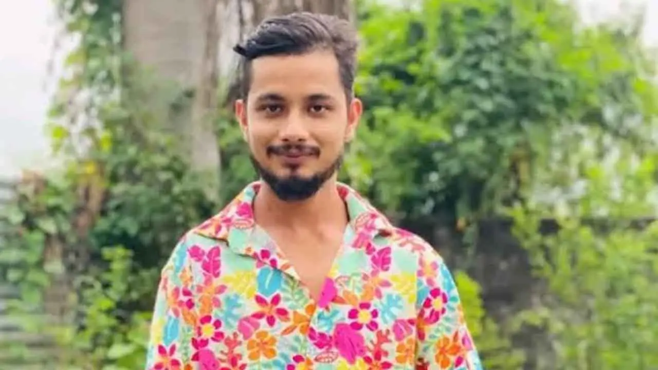 চুরি করতে গিয়ে আটক যুবককে ছাত্রলীগ দাবি করে পুলিশে দিল এলাকাবাসী