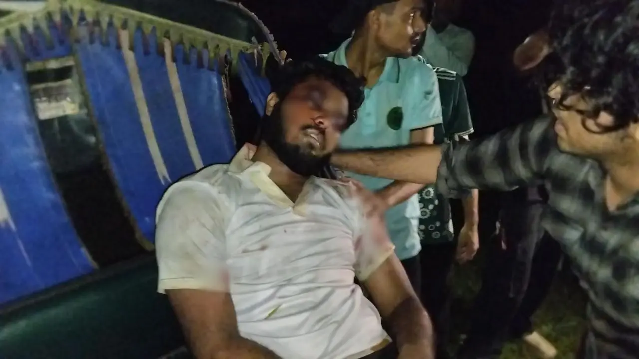 চেয়ারে বসাকে কেন্দ্র করে রাবির দুই বিভাগে দফায় দফায় সংঘর্ষ, আহত ৪
