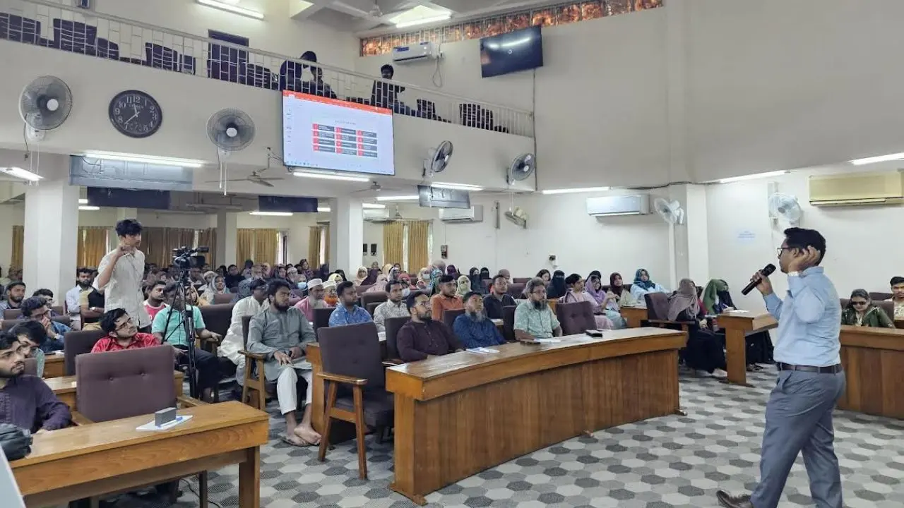 জাবির হলগুলোতে ২ লাখ টাকার চিকিৎসা সরঞ্জাম বিতরণ ও প্রশিক্ষণ কর্মসূচি
