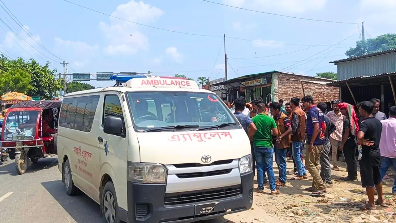 সরকারি অ্যাম্বুলেন্স থেকে ১৫০০ পিস ইয়াবা উদ্ধার, চালকসহ গ্রেপ্তার ৩